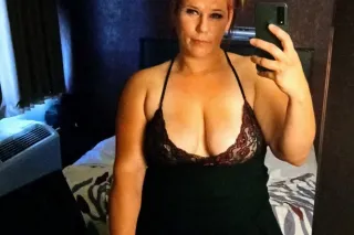 FREE DATE IN EXCHANGE FOR HELP photo 3