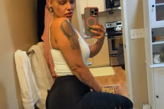 YOUR FAVORITE THICK MIXED PLAYGIRL. 🤍☁