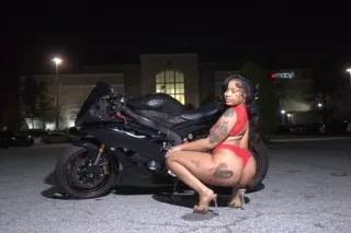 Sexy Slim Thick Lightskin, Wet Pussy Pretty Face Come Experience👅😩 photo 2