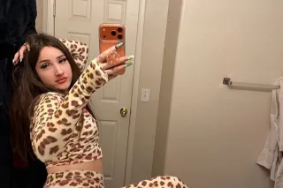 💦Wet and tight pu$sy💦💯😜 Cum eat me out🥰😝