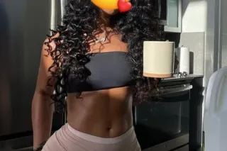 I am a young Latina new to the area 🥰😍