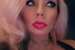 STOP SCROLLING .... im right here 😝😘💋