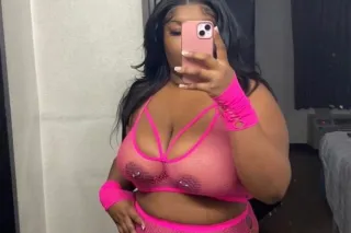 New in town 💋 only here for a lil while 😘 come see me while you can 💕 photo 2