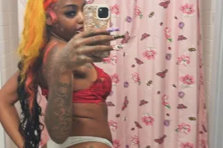 im back in town babes photo 2