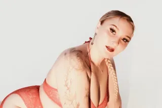 THICK, TEMPTING, AND WORTH IT 💵🥂 photo 5