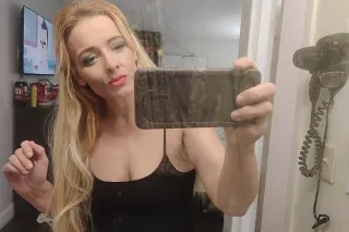come on guys hit me up I'm lonely and I'm bored photo 7