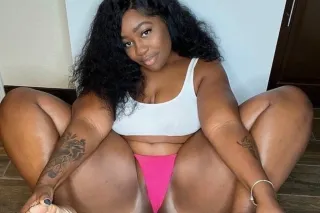 Big voluptuous bubble booty 😋🍑 photo 3