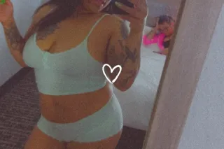 im nicole im new here on vacation vibezzz 💋😻 photo 3