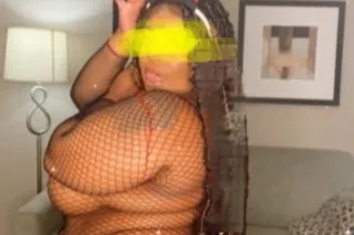 INVITE ME OVA BABY AND LET ME PUT THIS BBW PHAT WET 💦 TIGHT PUSSC ON THAT D!CK..IM READY NOW R U