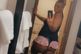 White girl with the big ol booty !!! photo 10