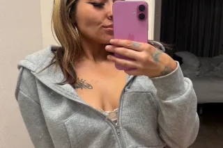 small and petite photo 3