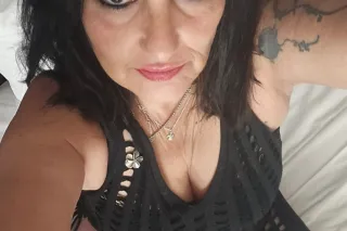 Sexy Gilf ready to please