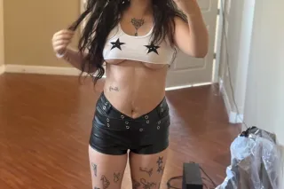 Busty Snow bunny ready to meet 😍😏
