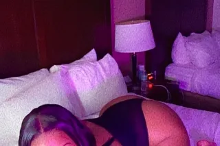 Young, sexy, Melanin Beauty 😍💦 Ready to play 😋 photo 2