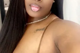 👑👑💋JUST GOT INTO TOWN & YOU GUYS ARE BORING...😂CUM FUCK THIS EBONY SLUT UNTIL I CREAM ALL OVER YOUR DICK💋👑👑