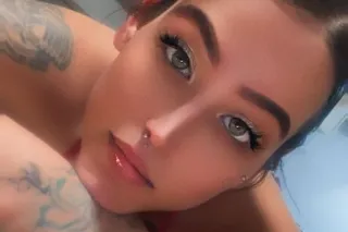 HERE FOR A SHORT TIME DONT MISS OUT ON YOUR FAVORITE PAWG ❄❄🐰👯♀HAZEL 💚💚 💋 photo 3