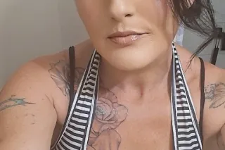 im in town , if you want the best blowjob you ever had hit me up for a gummy bj photo 6