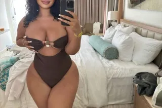 Super Soaker 💦🥵 Big booty freak 😍😍 Cum see me daddy !! 💋🩷 Island Baddie 🌴🔥 photo 6