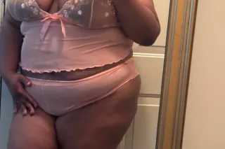 SHORT 🍌THICK 🍑WET 🌊BBW😋 photo 2