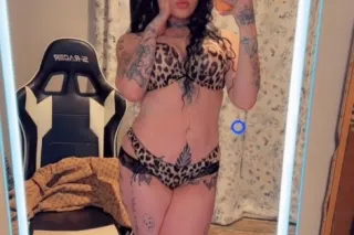 sexy, tatted and thick photo 2