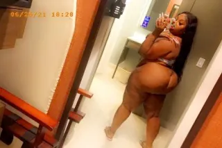 Cum get a taste daddy🤤