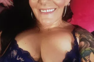 PAWG MILF BIG BOOTY CAM MODEL AVAILABLE NOW! photo 2