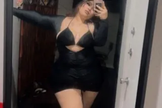 cute curvy woth wet ass pussy 💋 photo 6