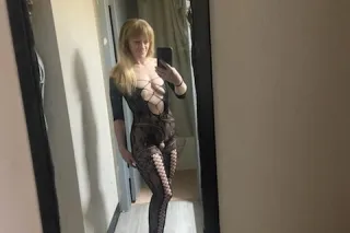 Blonde Bombshell MILF Alexis Awaiting Incalls photo 2