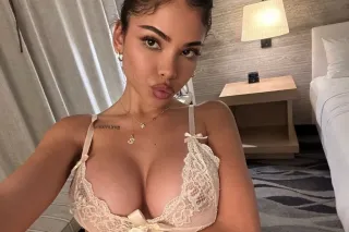Have me over before its to late 🔥 Christina 😋 photo 2