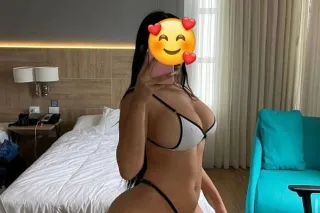 chica sexi latina disponible para darte un servicio excelente🤤