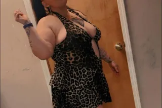 pretty thick white woman photo 3