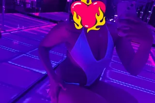 NAOMI GODDE$$ photo 11