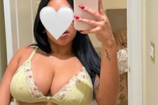Hola soy una hermosa latina disponible en este momento 😍😍