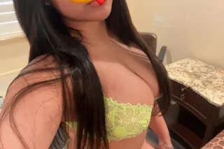 Sexy curvy playgirl✨✨🥰Top rated experience🥂 INCALL photo 2