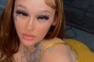 😝💦Freaky with a Fat Azz 🍑Pretty Feet 👣 Pink Shaved Pussy 🌷& Thick