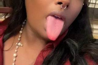 Thick chocolate slut ready to please 💦 TEXT "2026" for specials photo 8