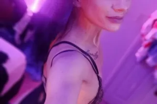 Sexy sweet skinny and here to please you !!