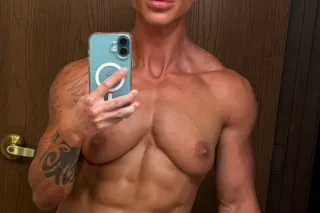 Female Bodybuilder with big CLIT photo 3
