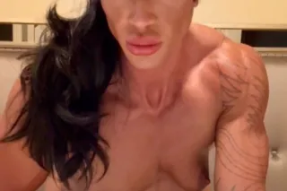 Female Bodybuilder with big CLIT photo 4