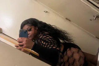Goddess of love and seduction looking for fun photo 3
