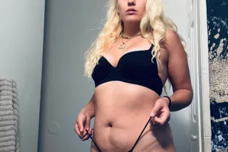 Hey its sara florida girl come get some of this florida water 🌊 photo 7
