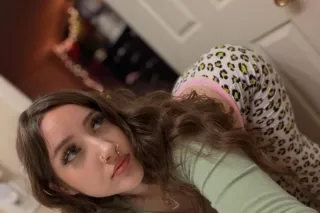💦Wet and tight pu$sy💦💯😜 Cum eat me out🥰😝 photo 5