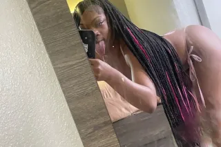 BACK N TOWN ✨4'11 peite and ready to meet✨ photo 9