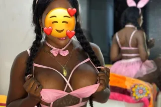 Sexy woman that I'm only here to fulfill all your desires photo 3