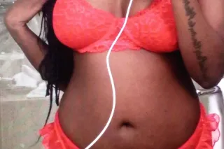 OUTCALLS photo 3