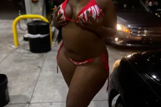incalls and outs 2girl or 1 ) hmu photo 2