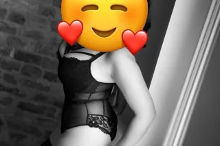 SUPER SEXY FUN FREAKY DOWN TO EARTH FLY ASS SNOWBUNNY DONT MISS OUT photo 2