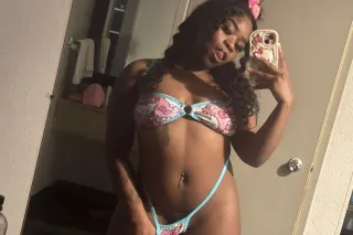 outcalls available😘