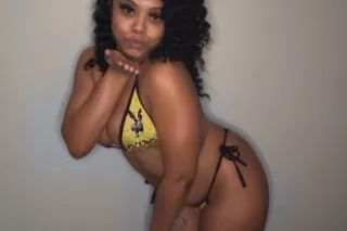 BEND ME OVERRR 🤪 incall only Yes im real ‼ onlyfans.com/myastherapy photo 2