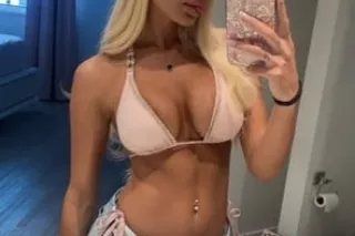 MY WET 💦 IS READY TO TAKE IN SOME GOOD HARD COCK THAT WANT SOME JUICES I OFFER